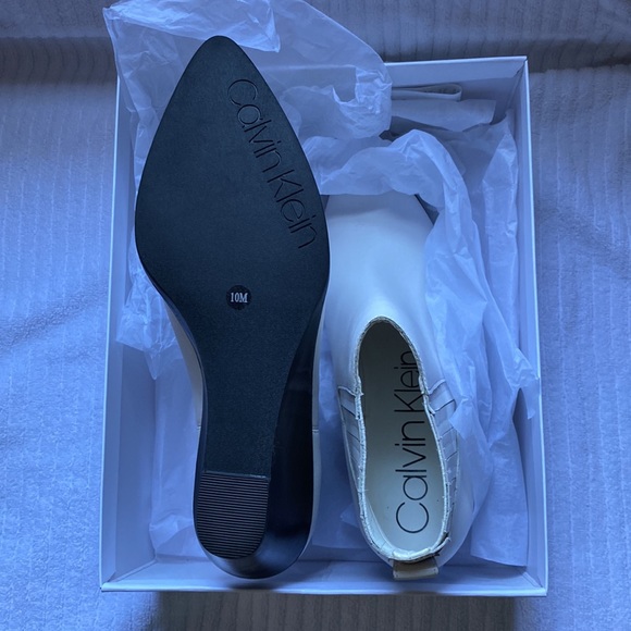 Calvin Klein white ankle boots. - Picture 4 of 8